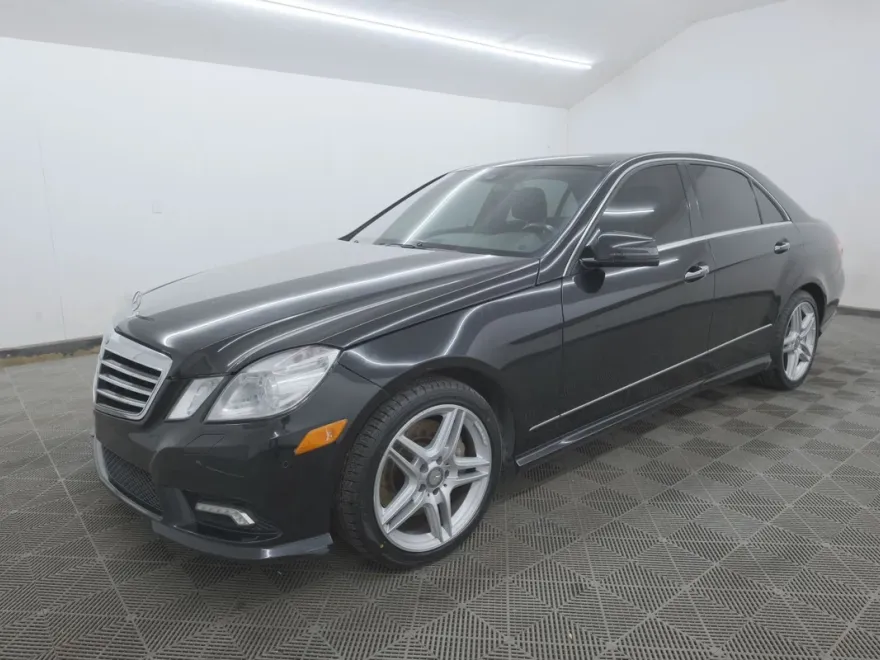 2010 Mercedes Benz E 550 Sedan photo 1