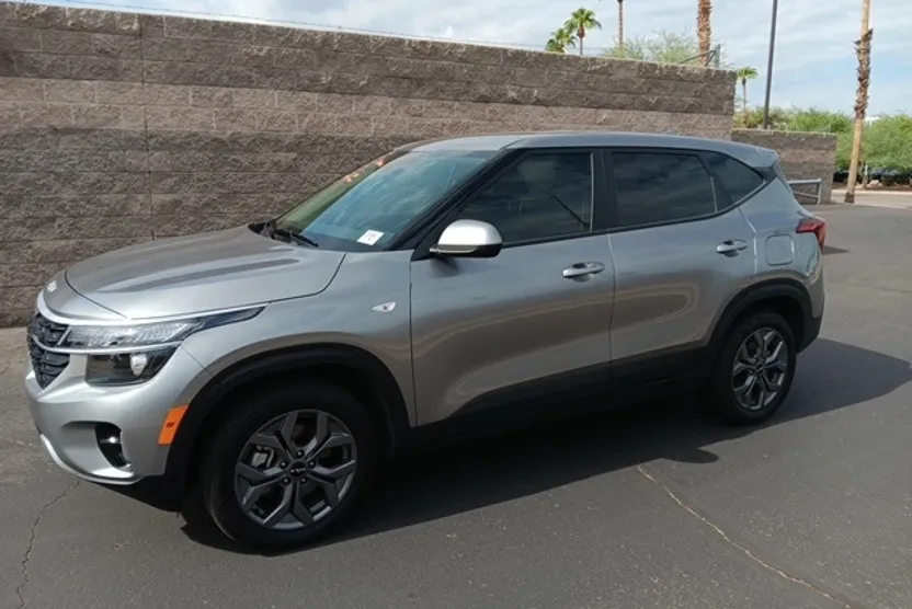 2024 Kia Seltos LX photo 1