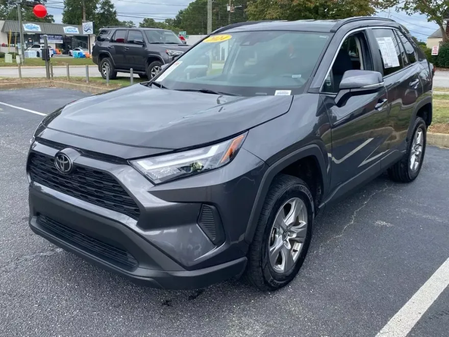 2024 Toyota RAV4 XLE photo 1