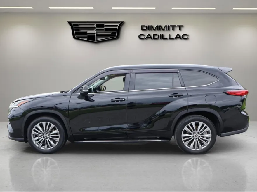 2022 Toyota Highlander Platinum photo 1