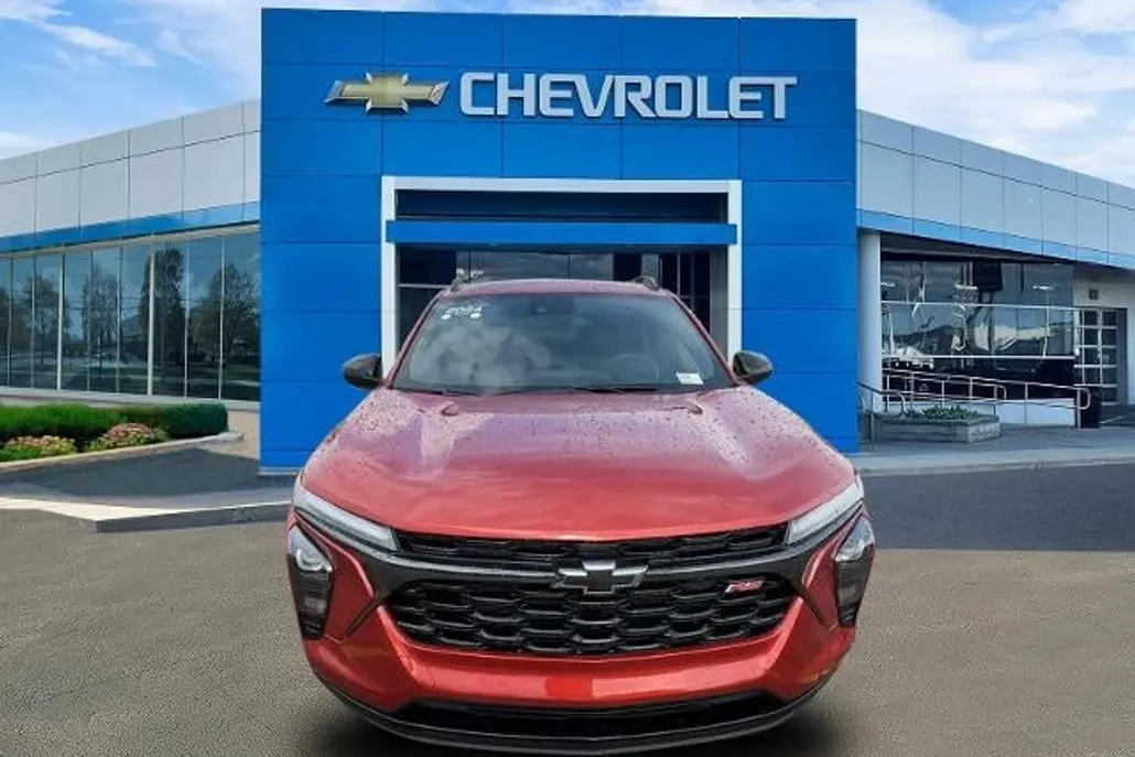 2024 Chevrolet Trax photo 1
