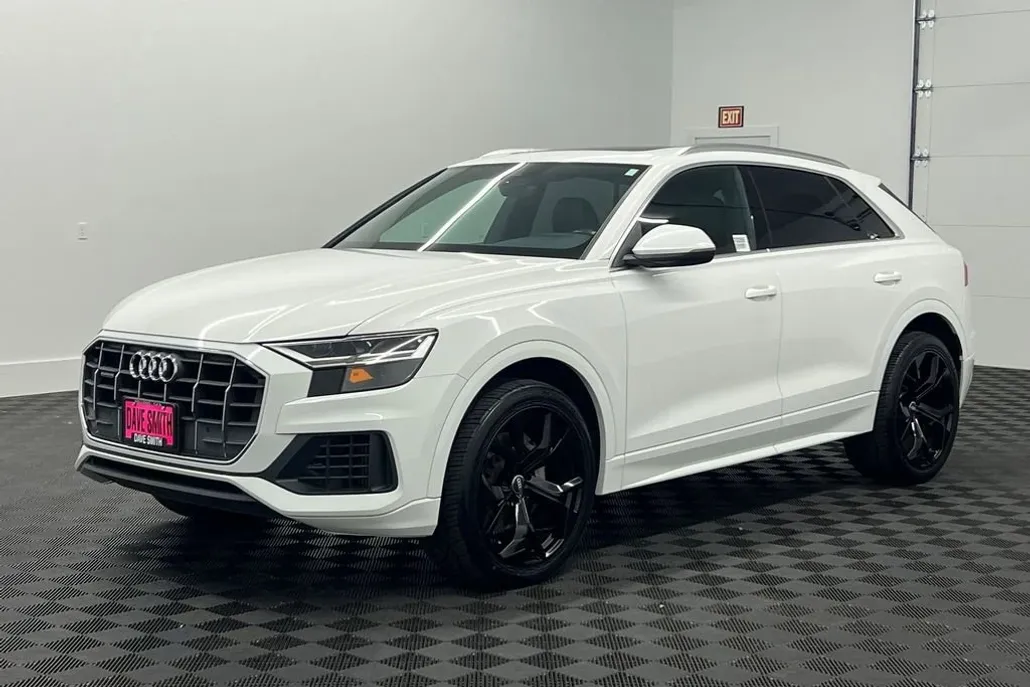 2019 Audi Q8 Premium photo 1