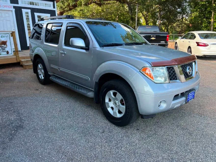 2006 Nissan Pathfinder SE photo 1