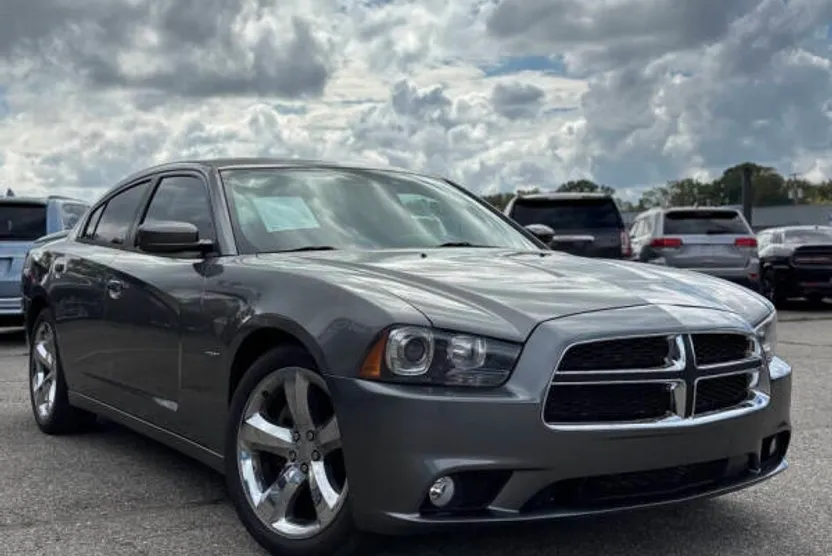 2012 Dodge Charger R/T Plus photo 1