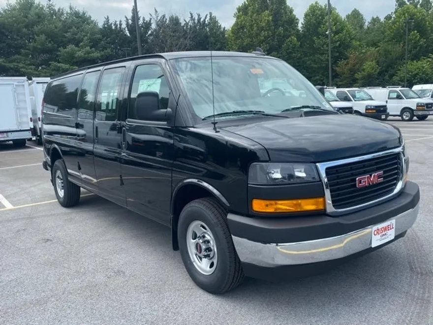 2025 Gmc Savana 3500 Cutaway photo 1