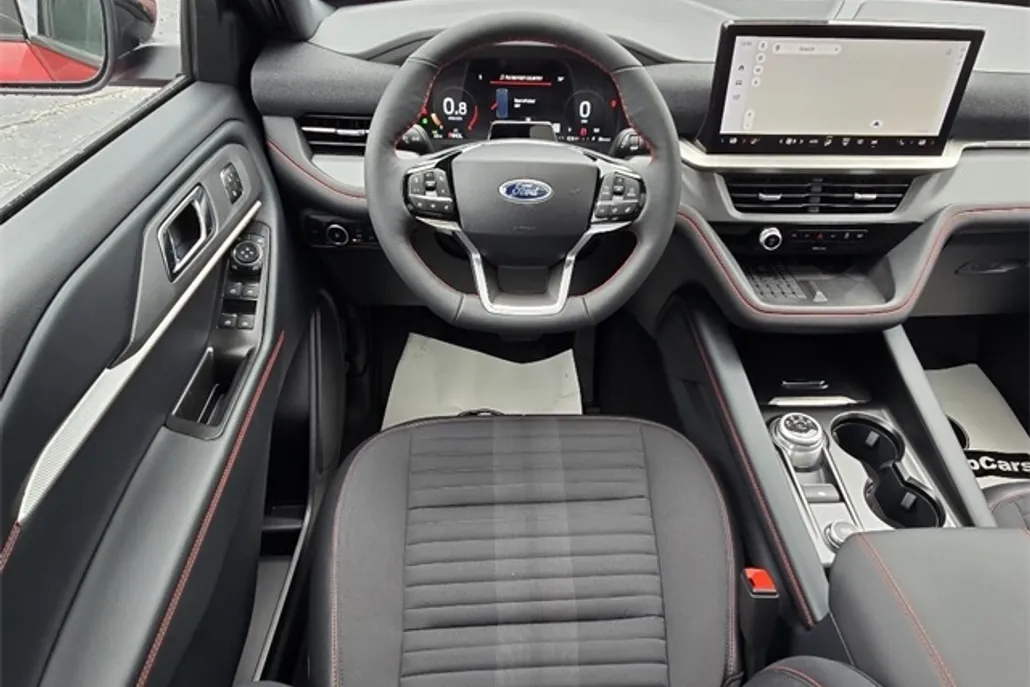 2025 Ford Explorer ST-Line photo 1