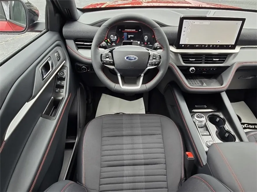 2025 Ford Explorer ST-Line photo 1