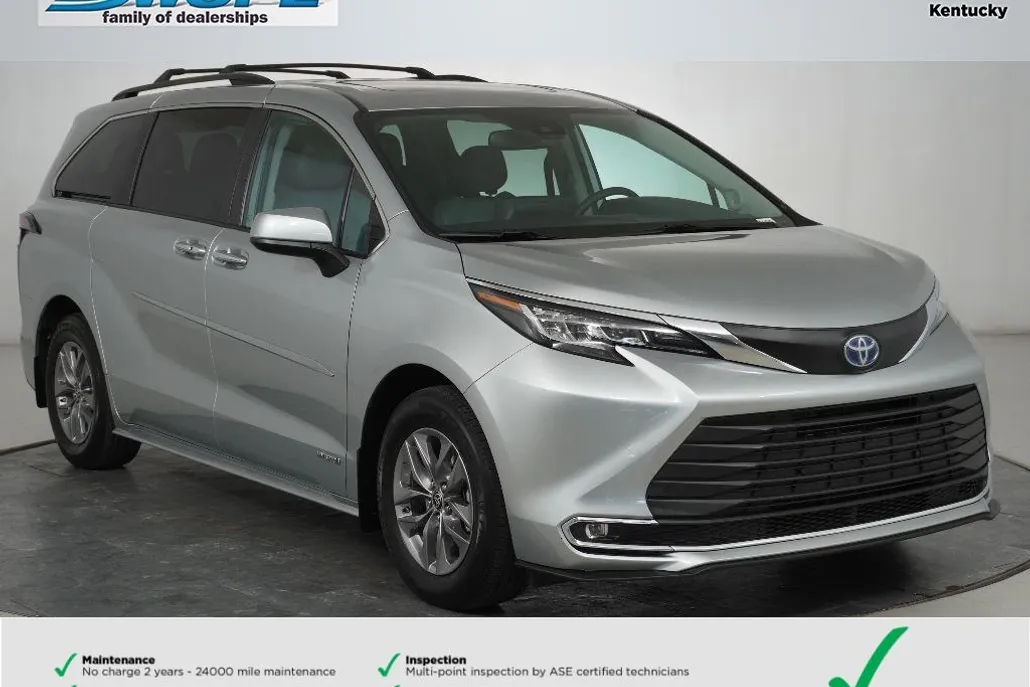 2021 Toyota Sienna XLE photo 1