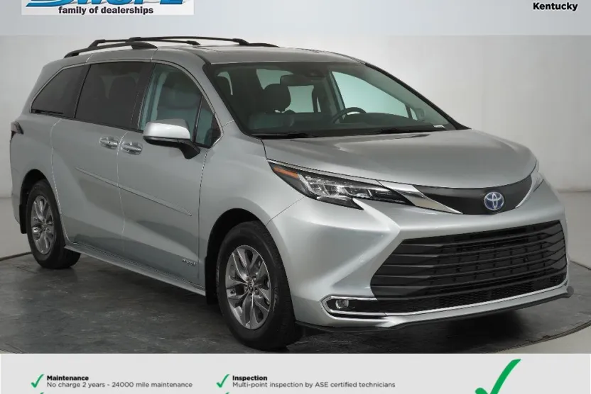 2021 Toyota Sienna XLE photo 1