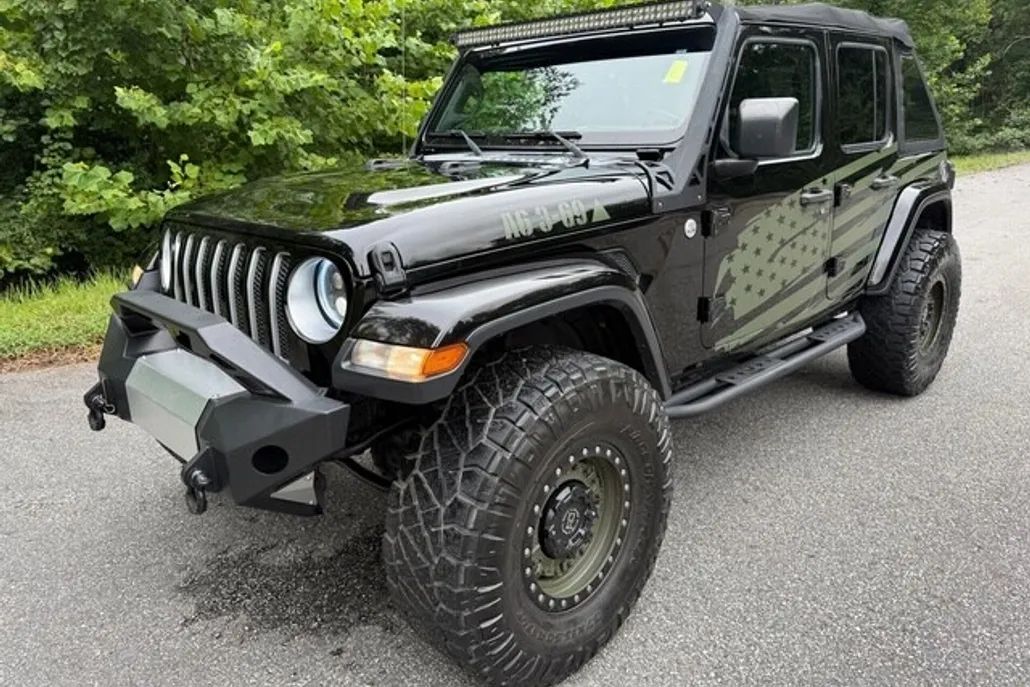 2020 Jeep Wrangler Unlimited Sahara photo 1