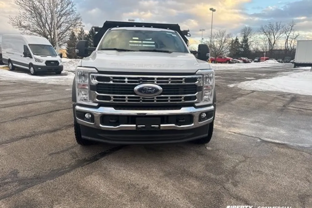 2024 Ford F-600 photo 1