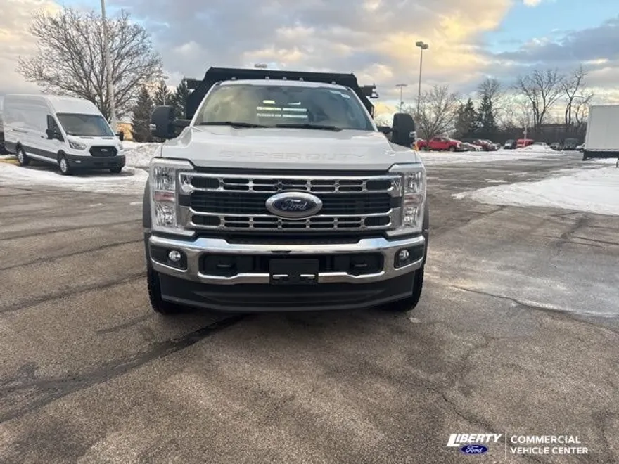 2024 Ford F-600 photo 1