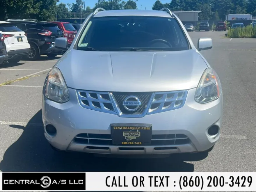 2011 Nissan Rogue SV photo 1