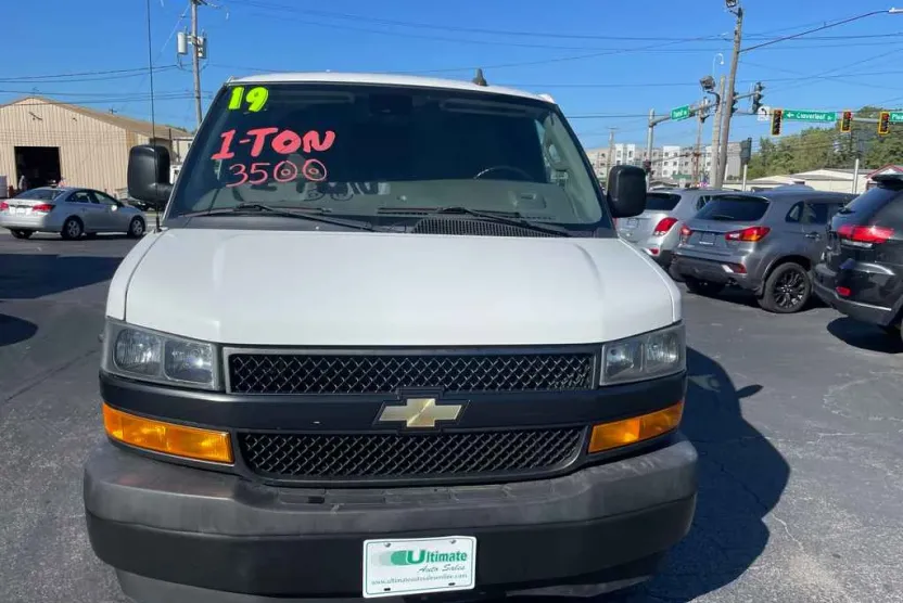 2019 Chevrolet Express 3500 Cargo photo 1