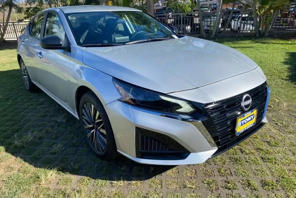2025 Nissan Altima 2.5 SV photo 1