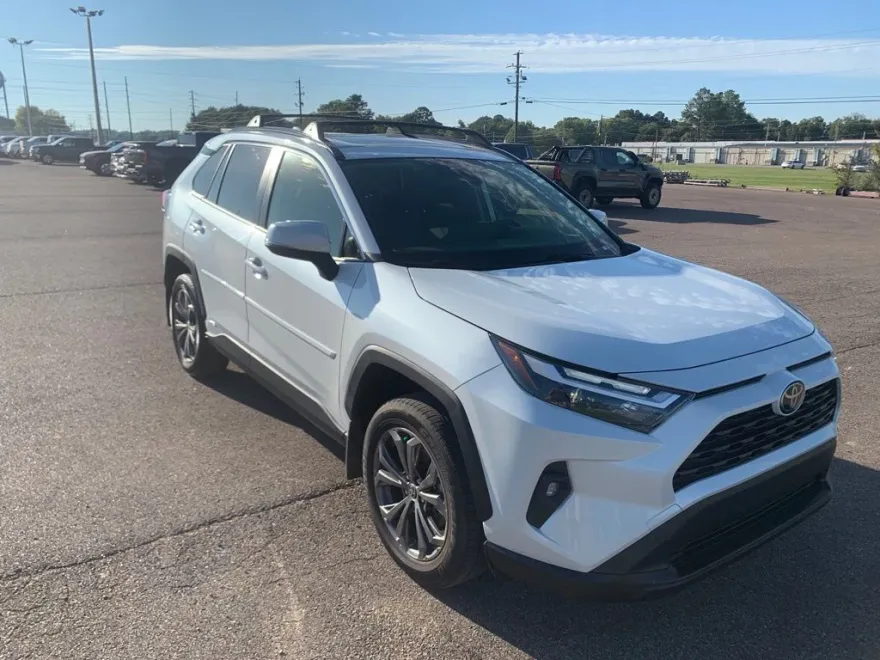 2025 Toyota RAV4 Hybrid XLE Premium photo 1