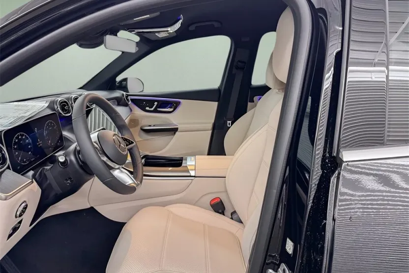 2025 Mercedes Benz GLC 300 photo 1