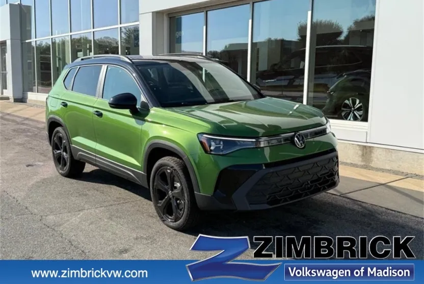 2025 Volkswagen Taos SE photo 1