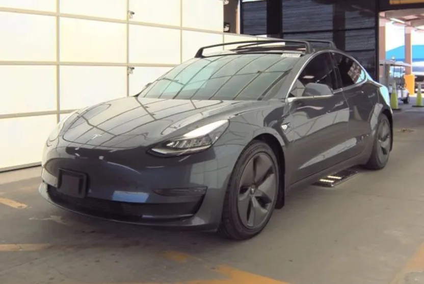 2019 Tesla Model 3 Long Range photo 1