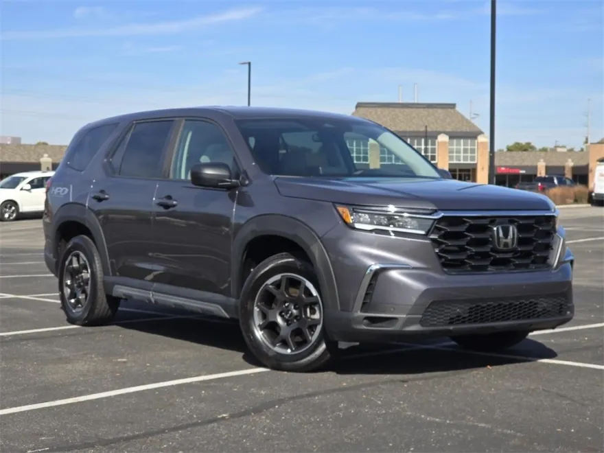 2023 Honda Pilot LX photo 1