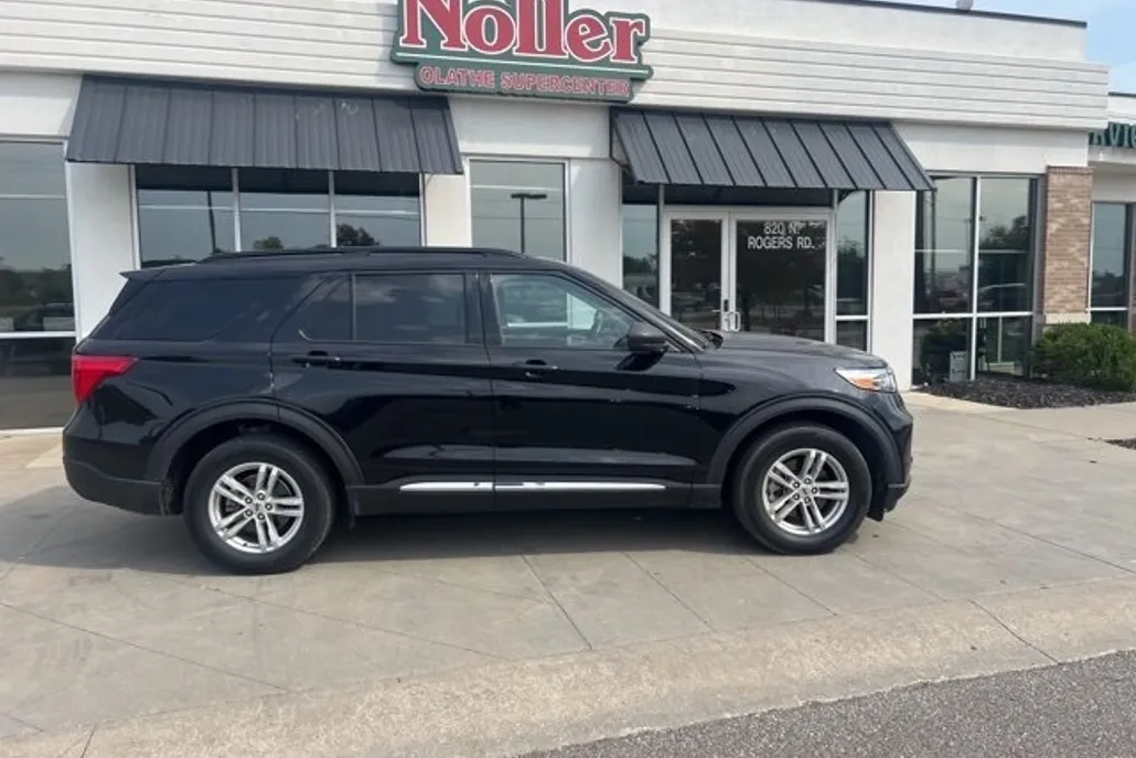 2021 Ford Explorer XLT photo 1