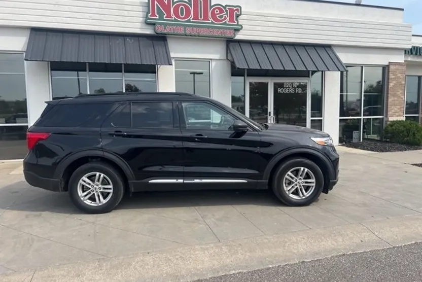 2021 Ford Explorer XLT photo 1