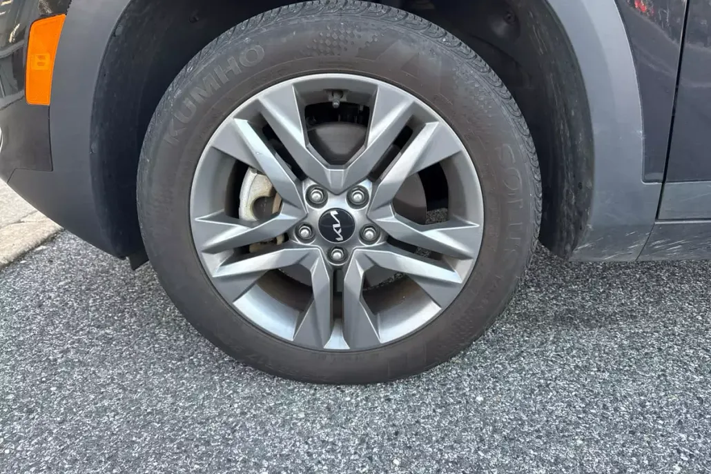 2023 Kia Seltos S photo 1