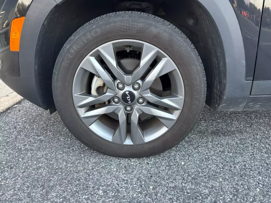 2023 Kia Seltos S photo 1