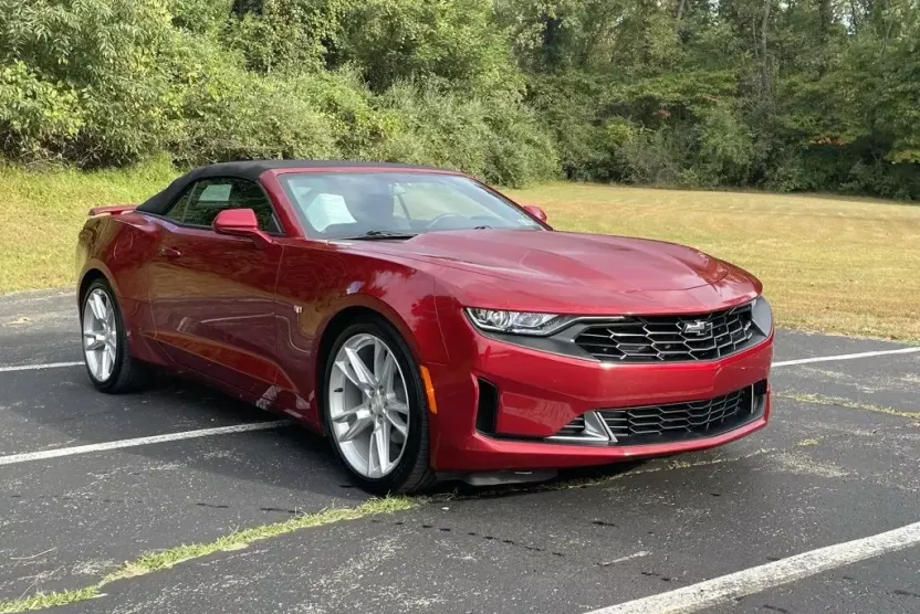 2023 Chevrolet Camaro 1LT photo 1