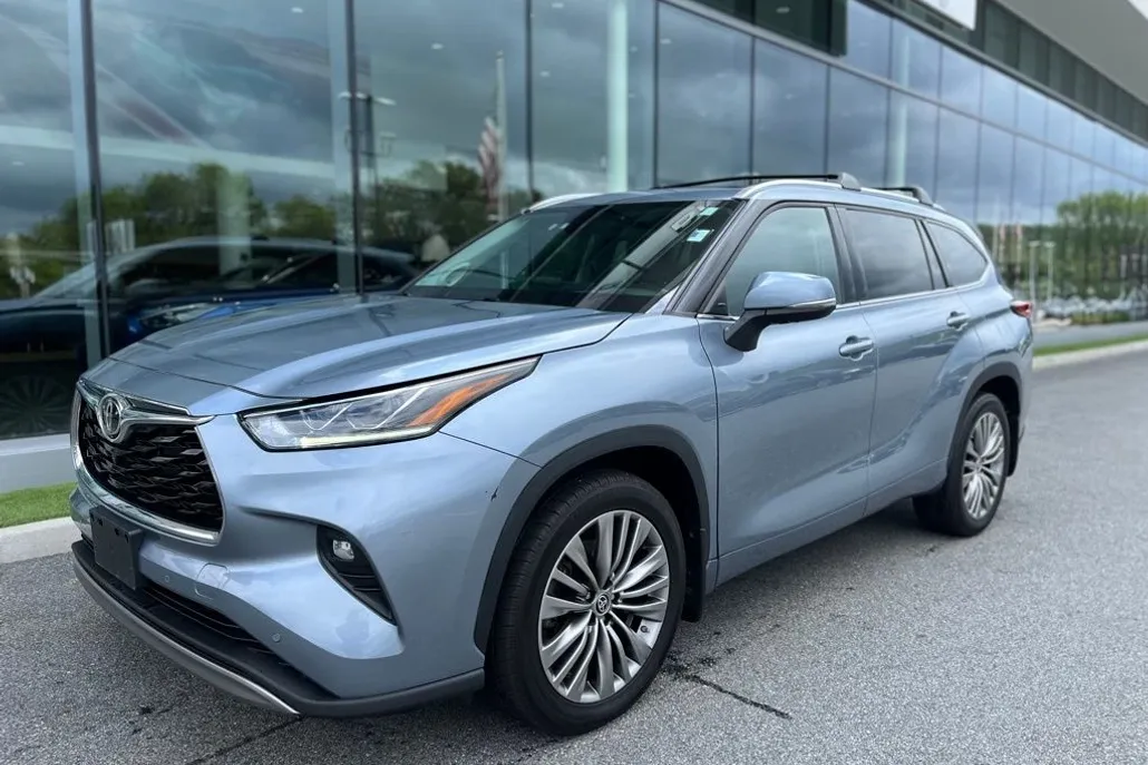 2022 Toyota Highlander Platinum photo 1