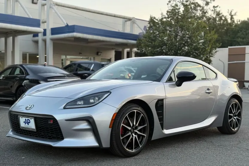2024 Toyota GR86 Base photo 1