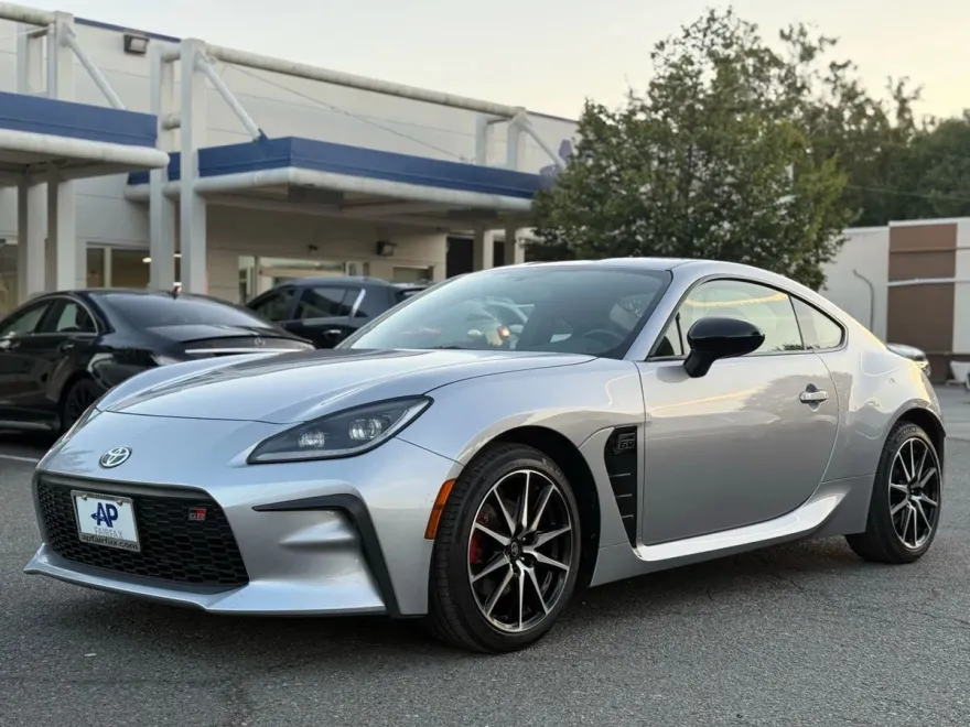 2024 Toyota GR86 Base photo 1