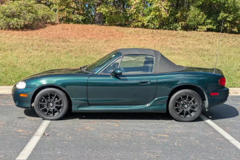 2002 Mazda MX-5 Miata Miata photo 1