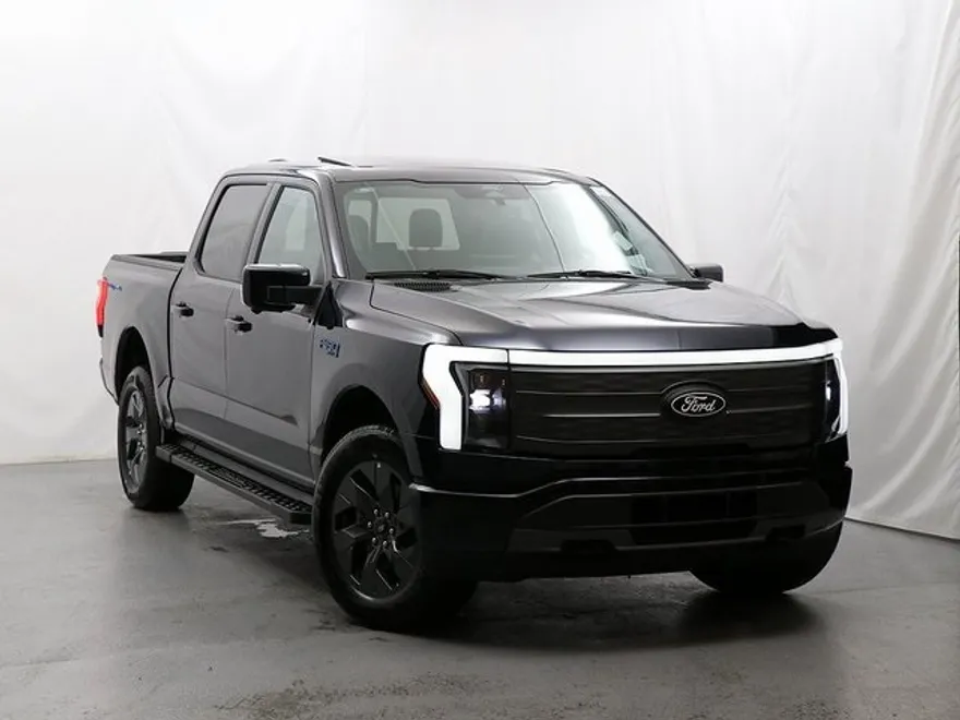 2025 Ford F-150 Lightning Lariat photo 1