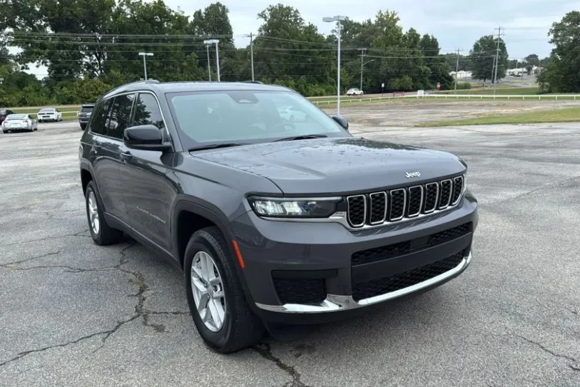 2024 Jeep Grand Cherokee Laredo photo 1