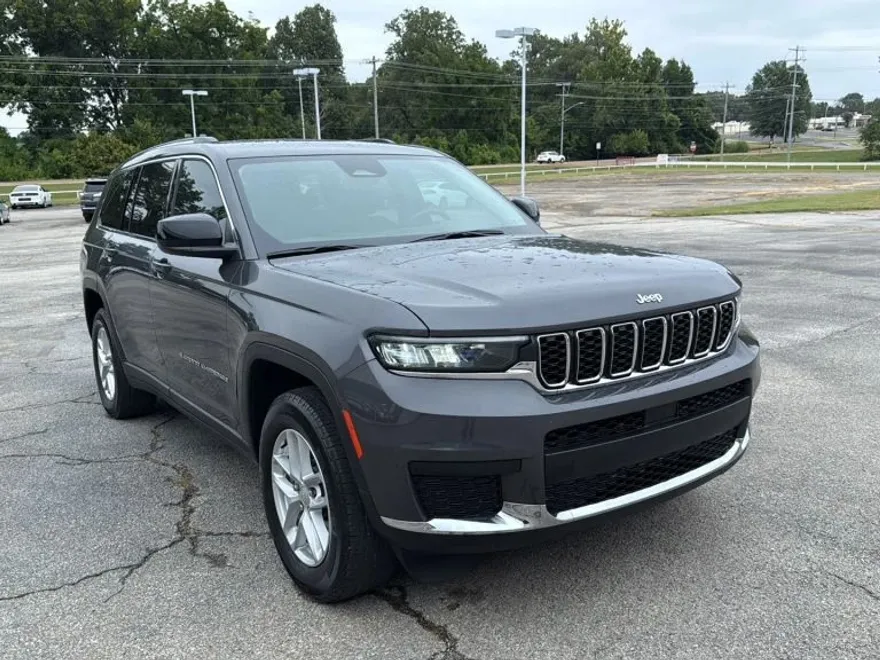 2024 Jeep Grand Cherokee Laredo photo 1