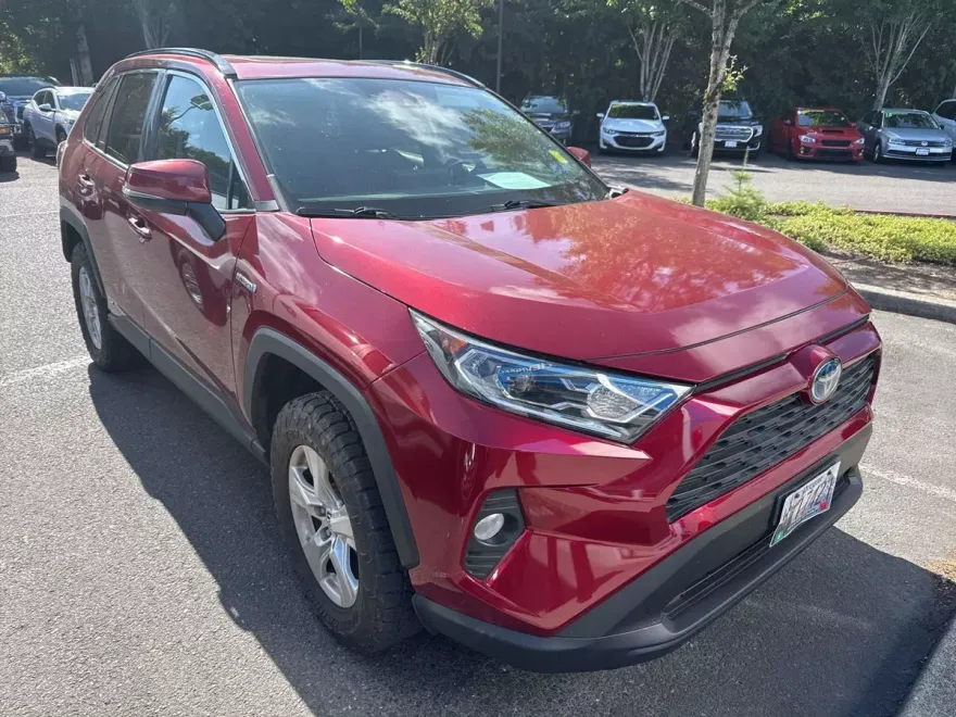 2020 Toyota RAV4 Hybrid XLE photo 1