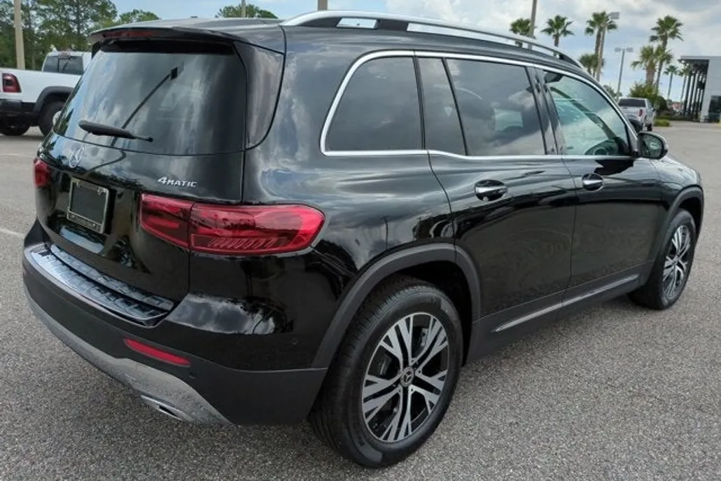 2025 Mercedes Benz GLB 250 4MATIC photo 1