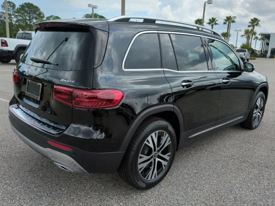 2025 Mercedes Benz GLB 250 4MATIC photo 1