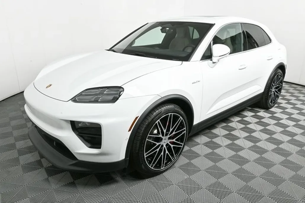 2025 Porsche Macan Electric photo 1