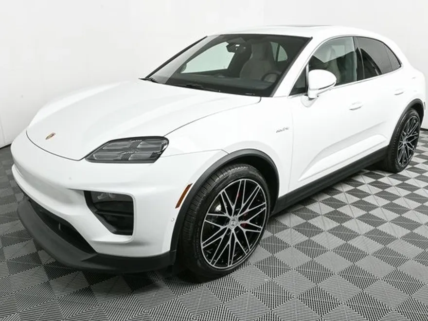 2025 Porsche Macan Electric photo 1