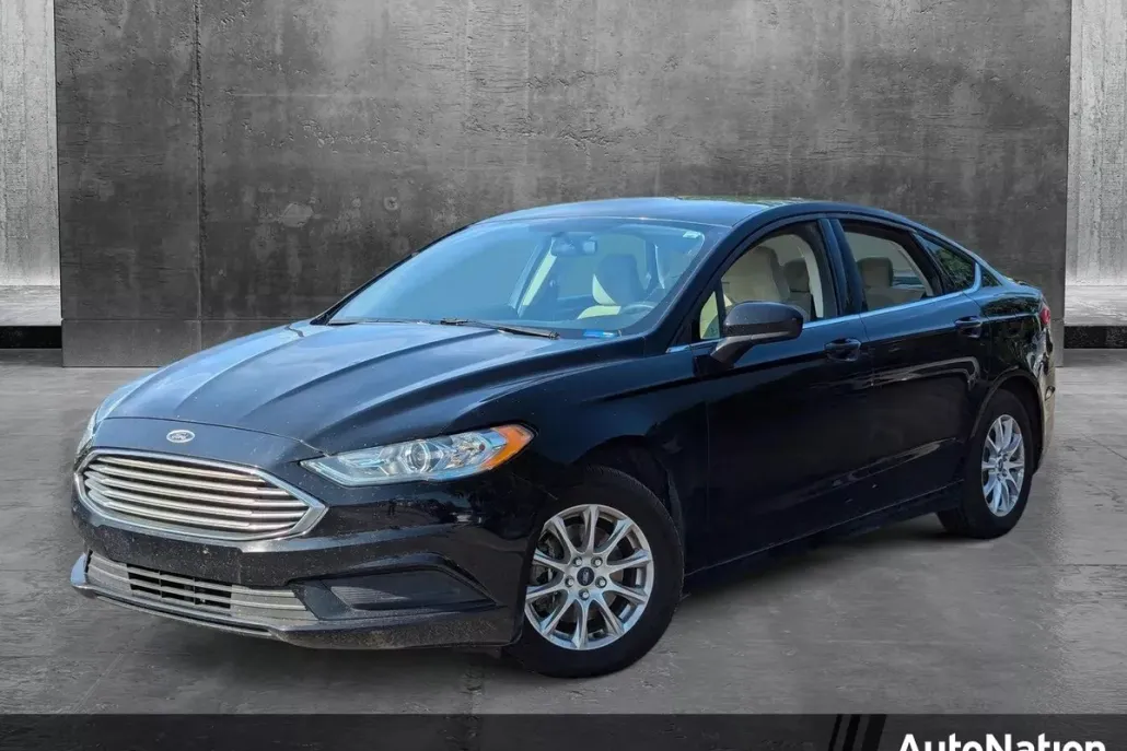 2018 Ford Fusion S photo 1