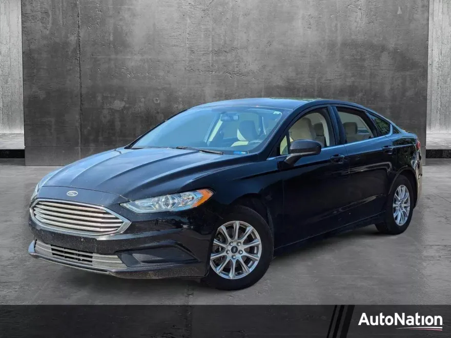 2018 Ford Fusion S photo 1