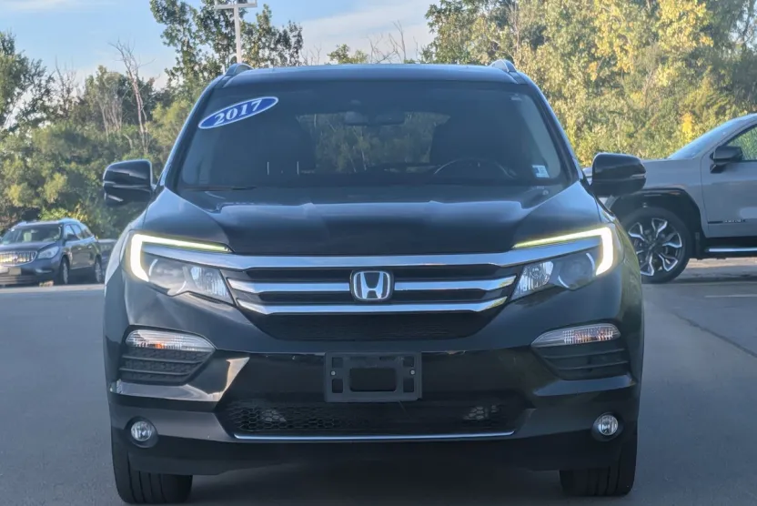 2017 Honda Pilot Touring photo 1
