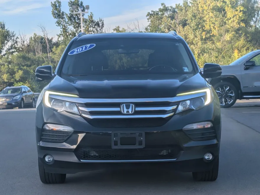 2017 Honda Pilot Touring photo 1