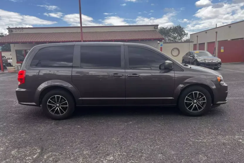 2019 Dodge Grand Caravan GT photo 1
