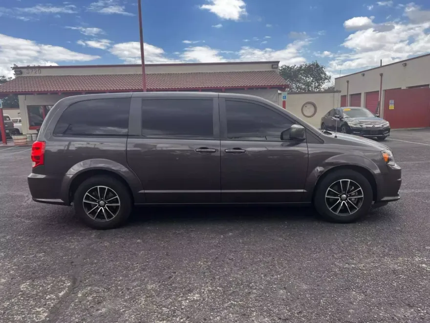 2019 Dodge Grand Caravan GT photo 1
