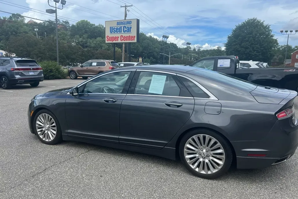 2015 Lincoln MKZ Base photo 1
