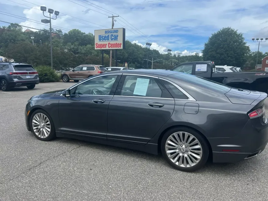 2015 Lincoln MKZ Base photo 1