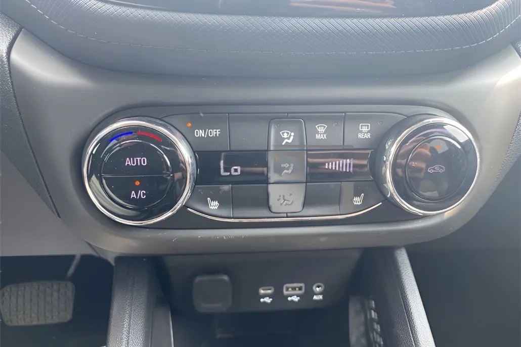 2021 Chevrolet Trailblazer LT photo 1